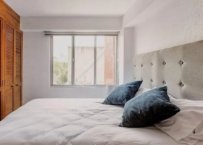 Big & Comfy, King And Queen-size Beds, And Parking Lot *