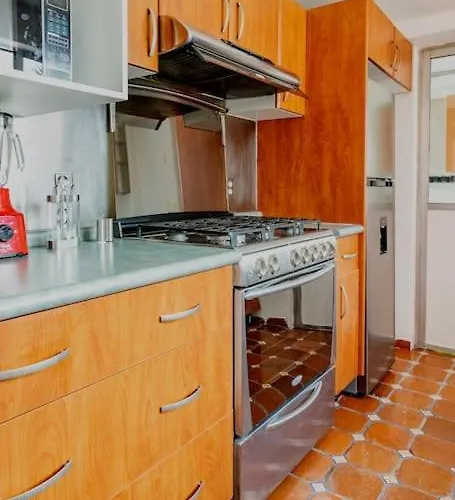 Big & Comfy, King And Queen-size Beds, And Parking Lot Apartment *