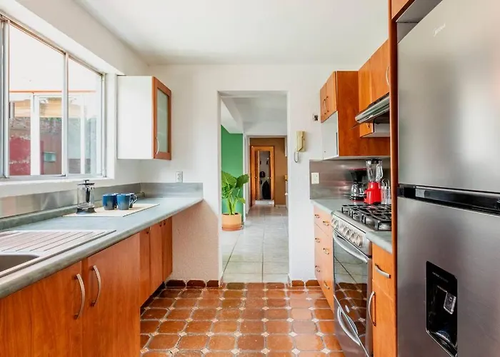 Big & Comfy, King And Queen-size Beds, And Parking Lot Apartment *