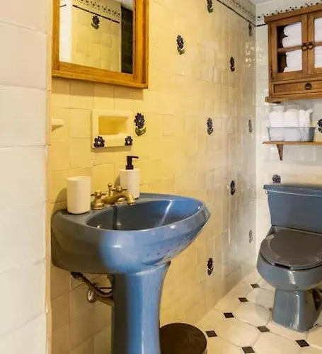 Big & Comfy, King And Queen-size Beds, And Parking Lot Apartment